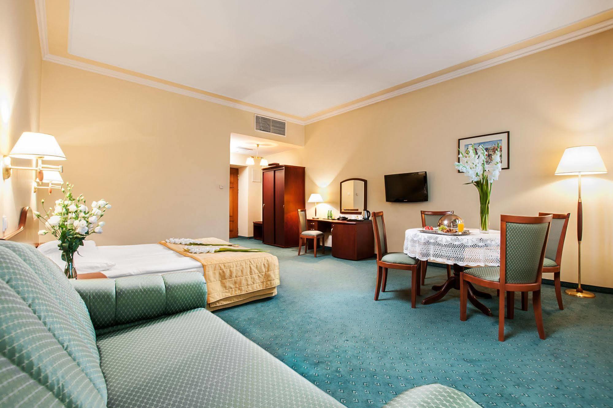 Hotel Palace Europa Lublin Ngoại thất bức ảnh